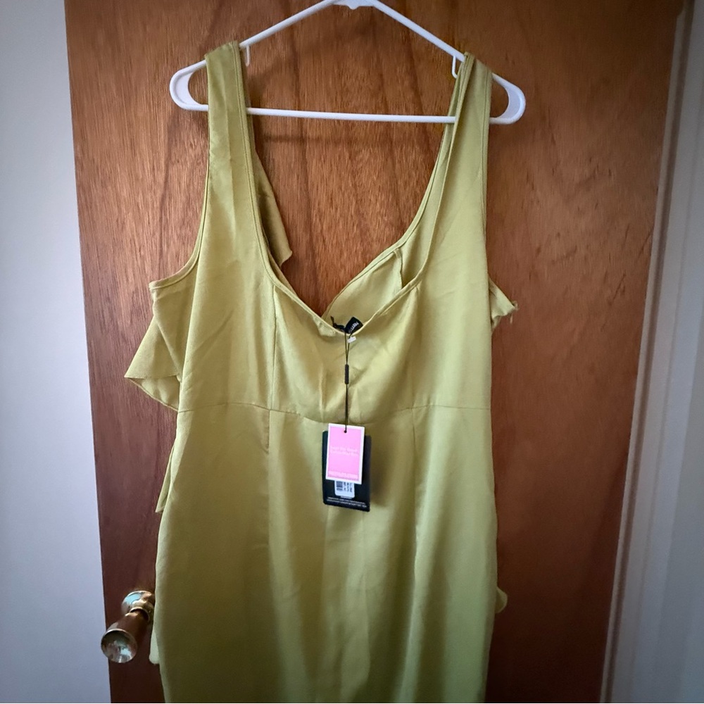 PRETTY LITTLE THING DRESS - Picture 5 of 11